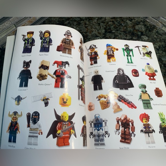 Rare♥️NWTs ultimate minifigure Lego sticker book 2010♥️ - Picture 4 of 12